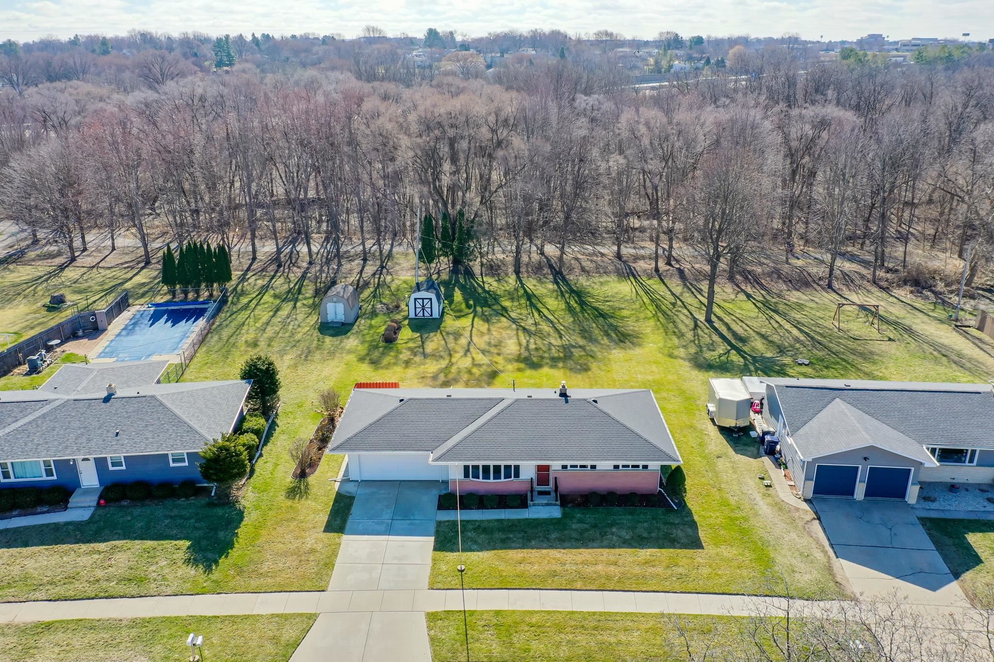 257 Mohawk Road Janesville, WI 53545 - Photo 2 of 47
