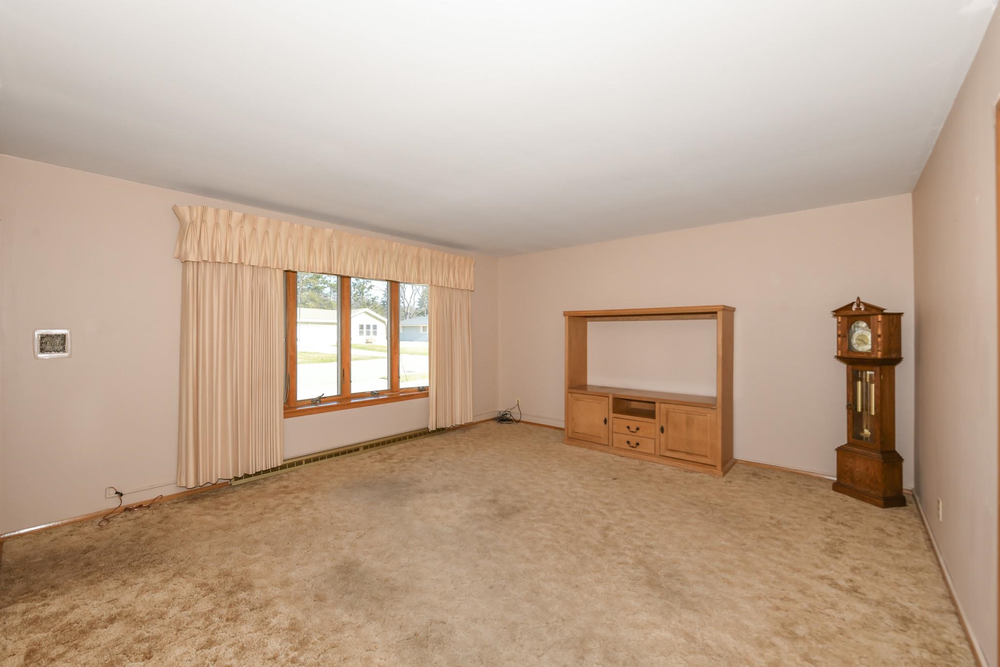 257 Mohawk Road Janesville, WI 53545 - Photo 8 of 47