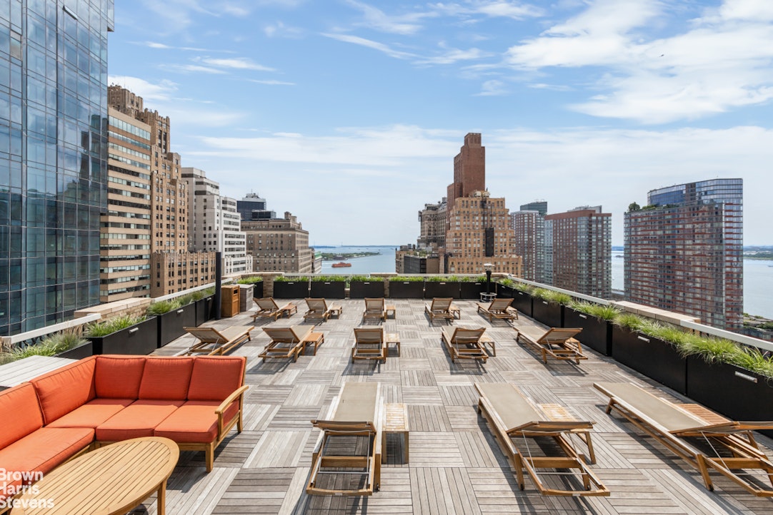 88 Greenwich Street, Unit 2704 Manhattan, NY 10006 - Photo 11 of 12 a picture of city view