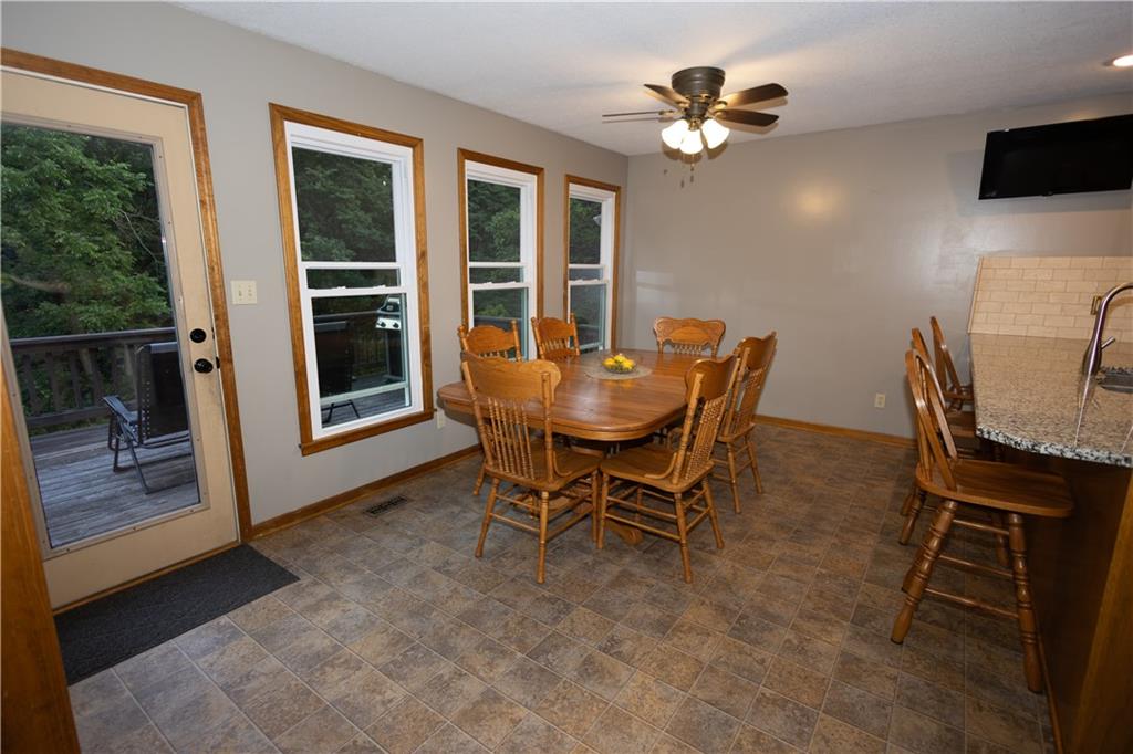 8515 Hallet Street Lenexa, KS 66215 - Photo 9 of 21