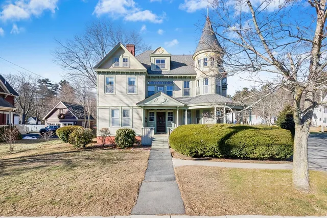 $410,000 | 1 Hillside Avenue, Unit 3, Amesbury, MA 01913