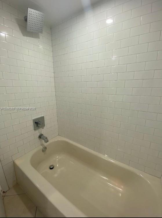 2771 Riverside Drive, Unit 405A Coral Springs, FL 33065 - Photo 11 of 19 a bathroom with a tub