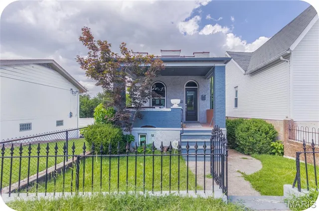 $159,900 | 5335 Shaw Avenue, St. Louis, MO 63110