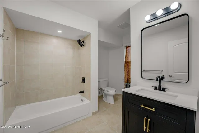 $3,300 | 201 Gatzmer Avenue, Unit A, Jamesburg, NJ 08831