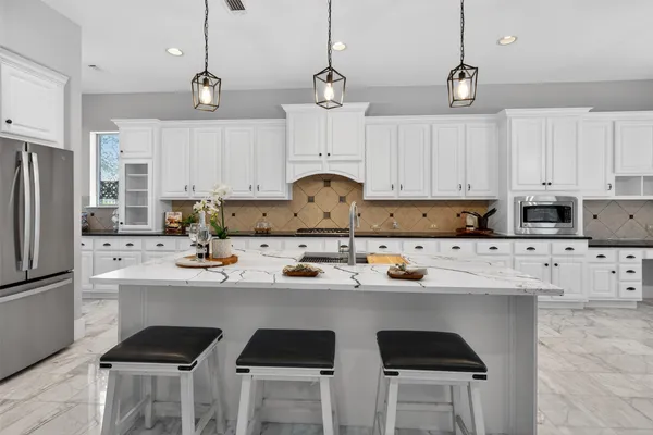 $825,000 | 10 Almondell Court, Magnolia, TX 77354