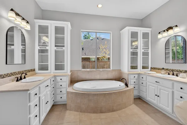 $825,000 | 10 Almondell Court, Magnolia, TX 77354