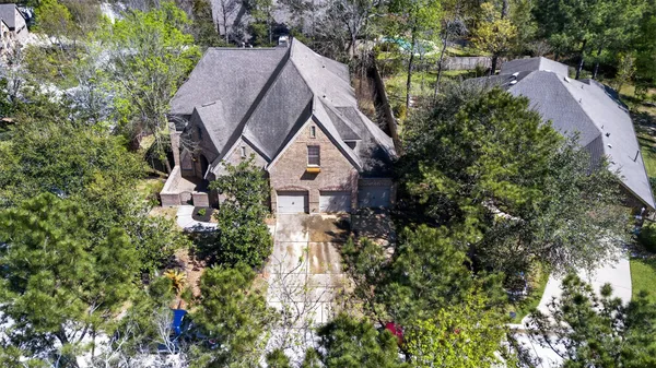 $825,000 | 10 Almondell Court, Magnolia, TX 77354
