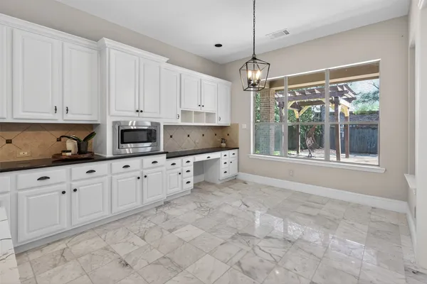 $825,000 | 10 Almondell Court, Magnolia, TX 77354