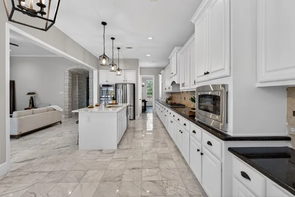 $825,000 | 10 Almondell Court, Magnolia, TX 77354