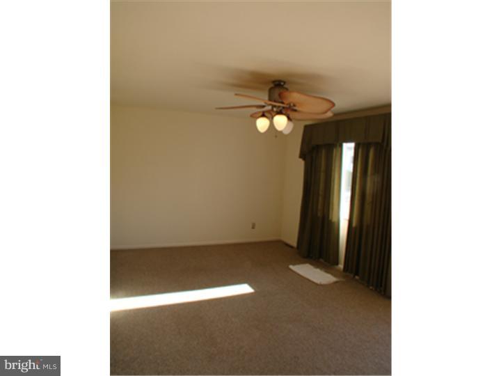 26 Hunting Ridge Road Newark, DE 19702 - Photo 3 of 15 Living Room