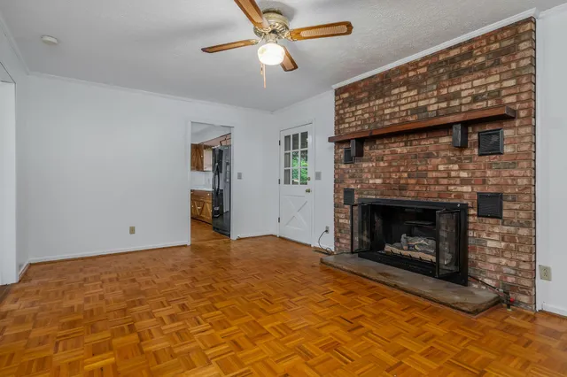 a view of a room with an empty space