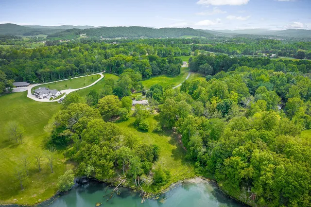 a view of a tennis court