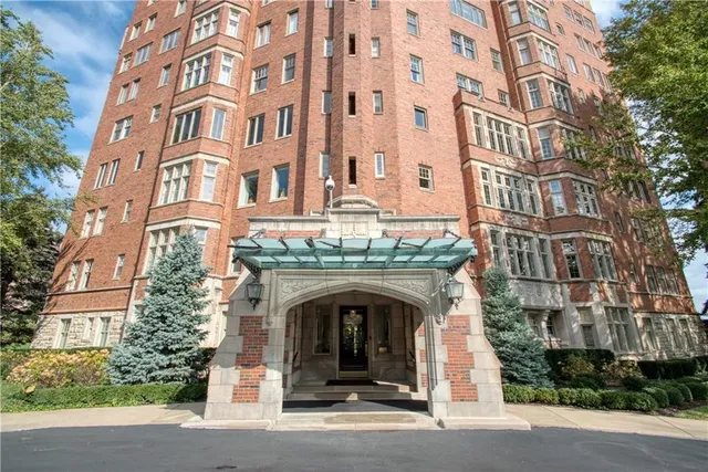$1,550,000 | 5049 Wornall Road, Unit 7AB, Kansas City, MO 64112