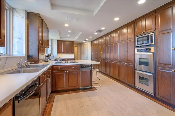 $1,300,000 | 5049 Wornall Road, Unit 7AB, Kansas City, MO 64112