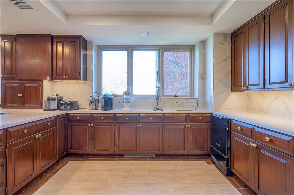 5049 Wornall Road, Unit 7AB Kansas City, MO 64112 - Photo 32 of 83