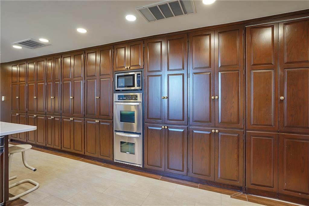 5049 Wornall Road, Unit 7AB Kansas City, MO 64112 - Photo 36 of 83