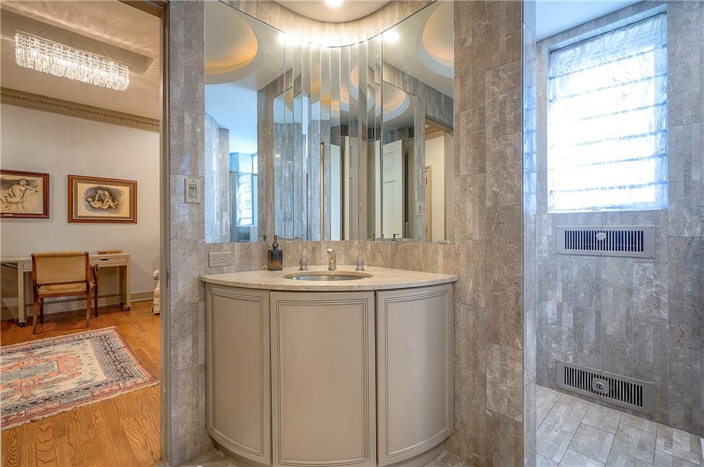 5049 Wornall Road, Unit 7AB Kansas City, MO 64112 - Photo 40 of 83