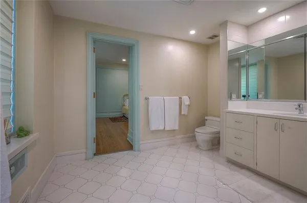 $1,300,000 | 5049 Wornall Road, Unit 7AB, Kansas City, MO 64112