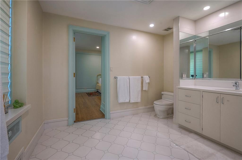 5049 Wornall Road, Unit 7AB Kansas City, MO 64112 - Photo 53 of 83