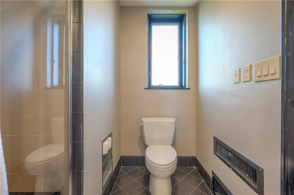 5049 Wornall Road, Unit 7AB Kansas City, MO 64112 - Photo 71 of 83