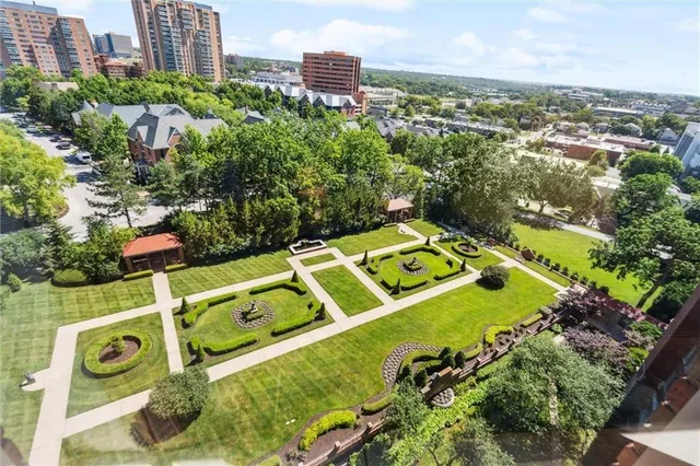 $1,550,000 | 5049 Wornall Road, Unit 7AB, Kansas City, MO 64112