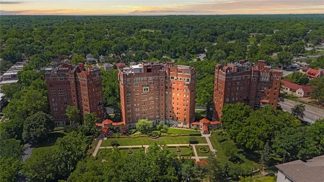 $1,550,000 | 5049 Wornall Road, Unit 7AB, Kansas City, MO 64112