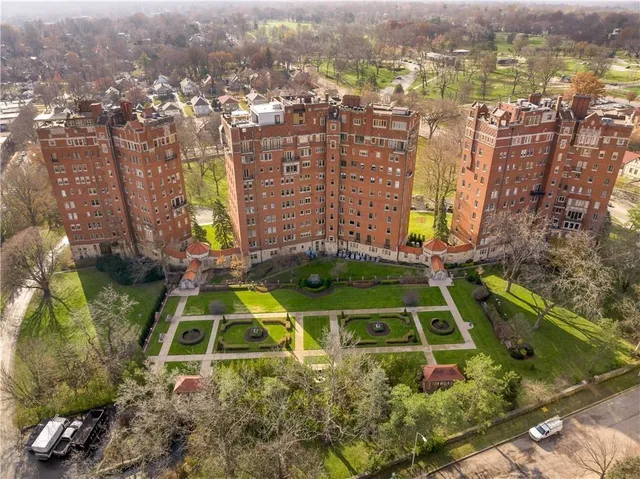 $1,550,000 | 5049 Wornall Road, Unit 7AB, Kansas City, MO 64112