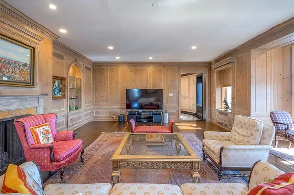 $1,300,000 | 5049 Wornall Road, Unit 7AB, Kansas City, MO 64112