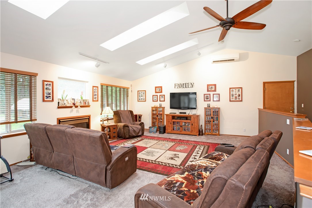 17110 Eugene Street Southwest Rochester, WA 98579 - Photo 8 of 37