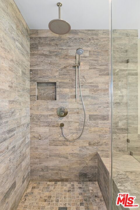 6523 Lakeridge Road Los Angeles, CA 90068 - Photo 20 of 28 a bathroom with a shower