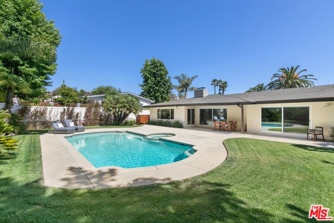 6523 Lakeridge Road Los Angeles, CA 90068 - Photo 2 of 28 a view of a house with swimming pool and a yard