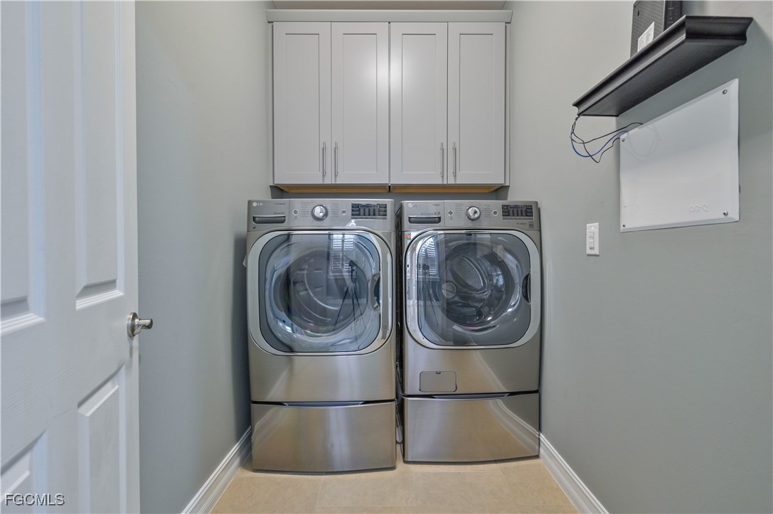 3571 Brittons Court Fort Myers, FL 33916 - Photo 30 of 42 a utility room with dryer and washer