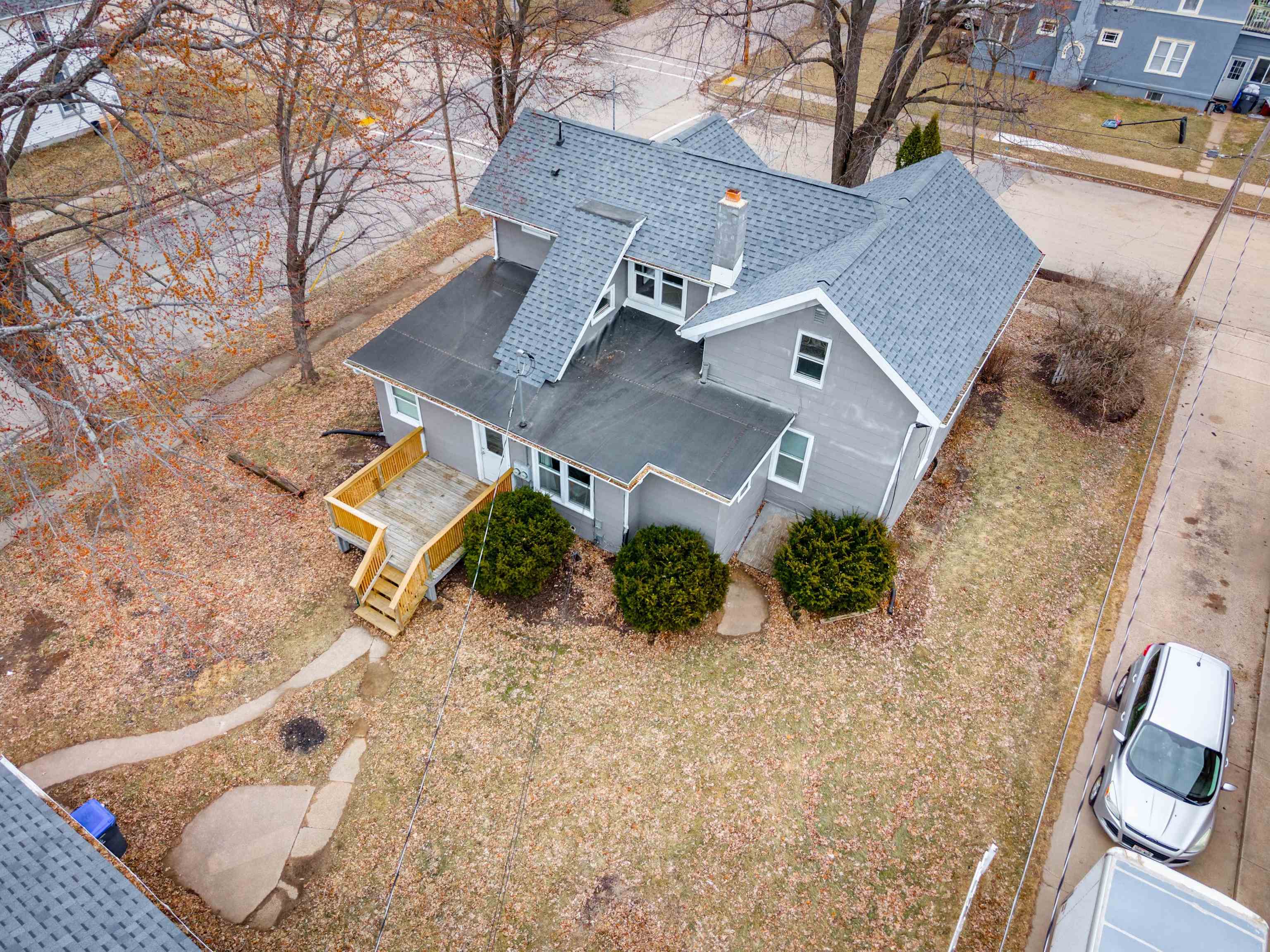 903 Smith Street New London, WI 54961 - Photo 3 of 28
