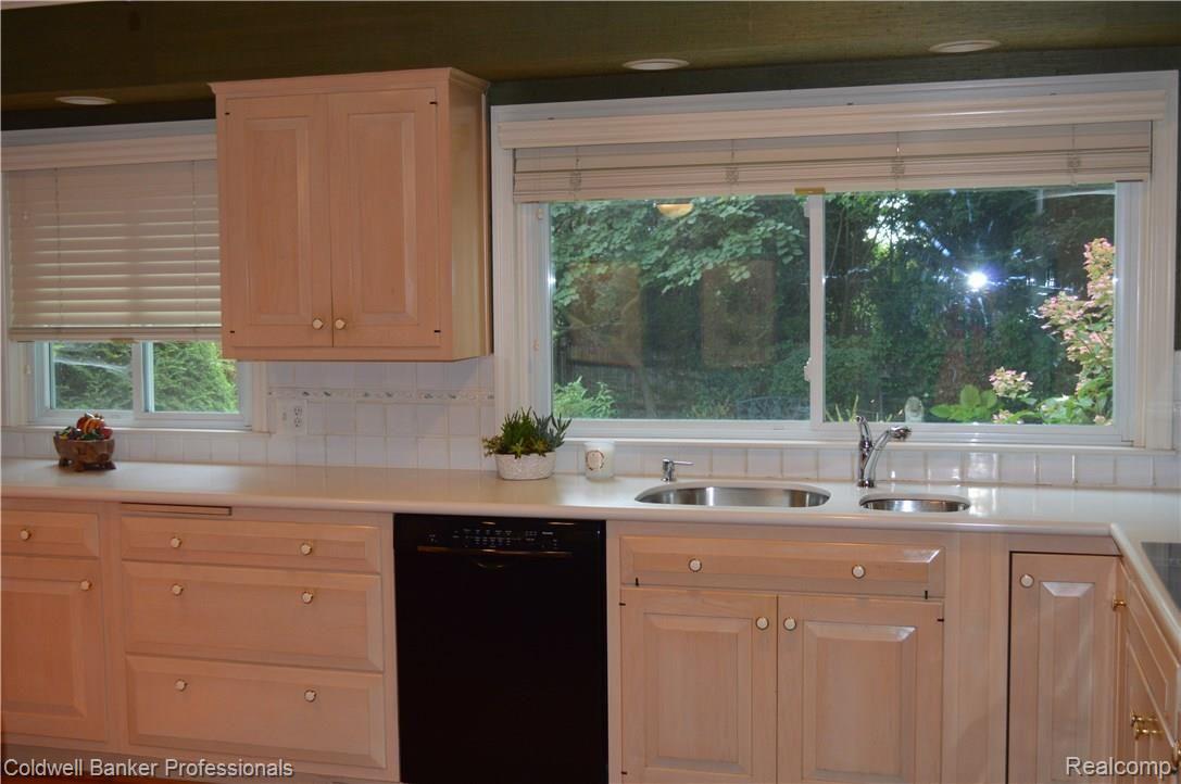 21 Beacon Hill Road Grosse Pointe, MI 48236 - Photo 8 of 93 8.JPG