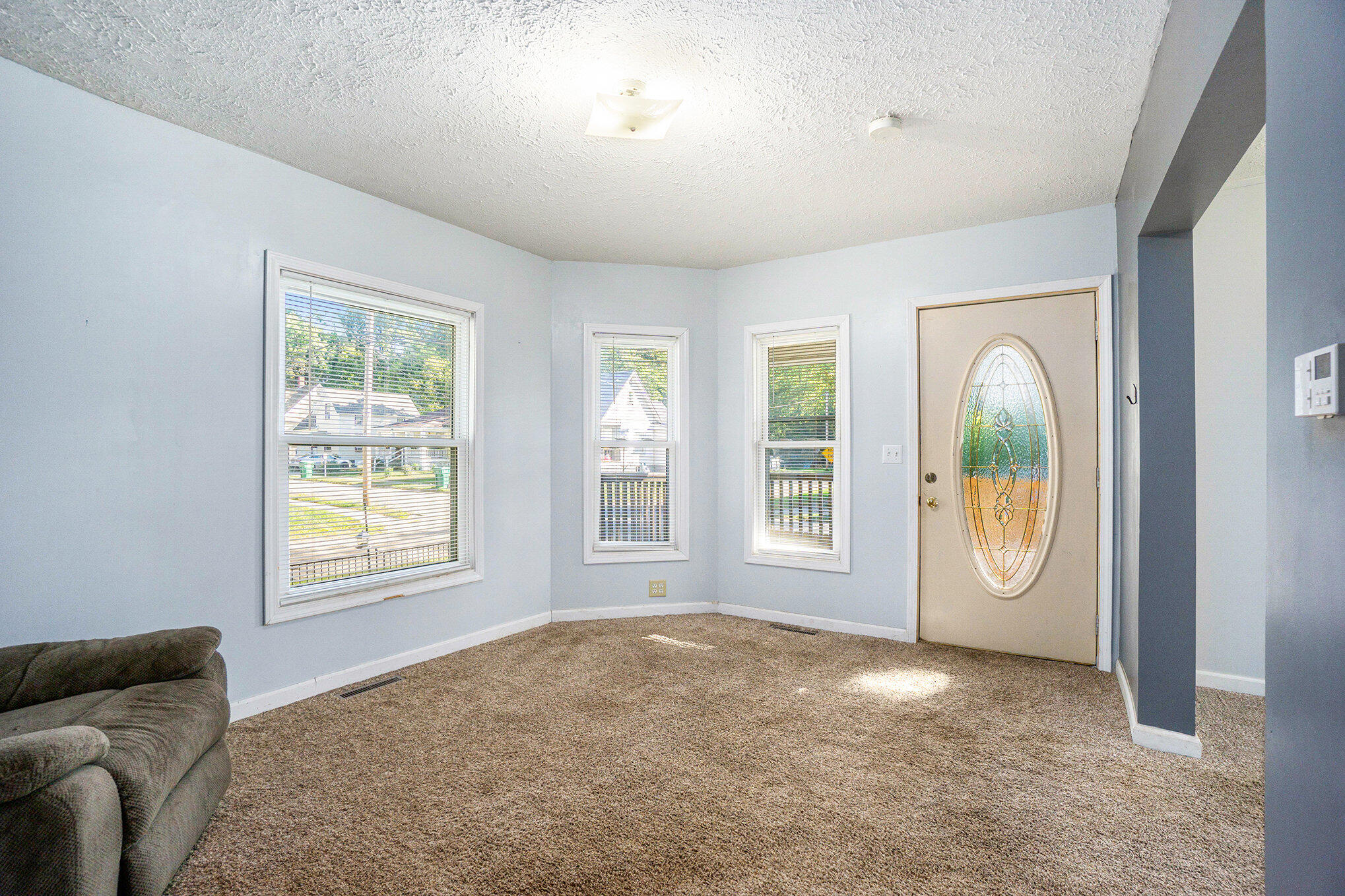 132 Middle Street Three Rivers, MI 49093 - Photo 4 of 17 004_file_822