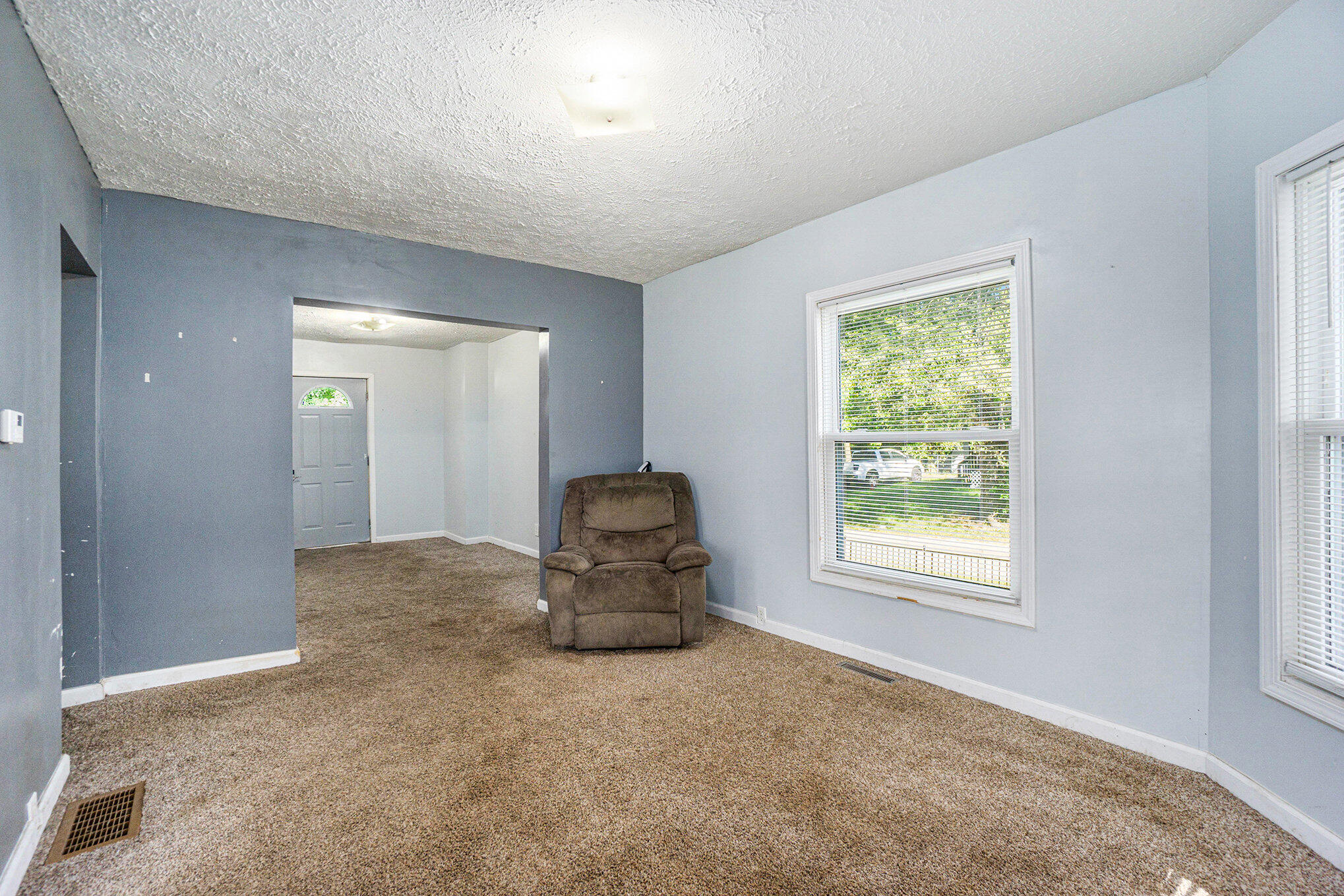 132 Middle Street Three Rivers, MI 49093 - Photo 5 of 17 005_file_892