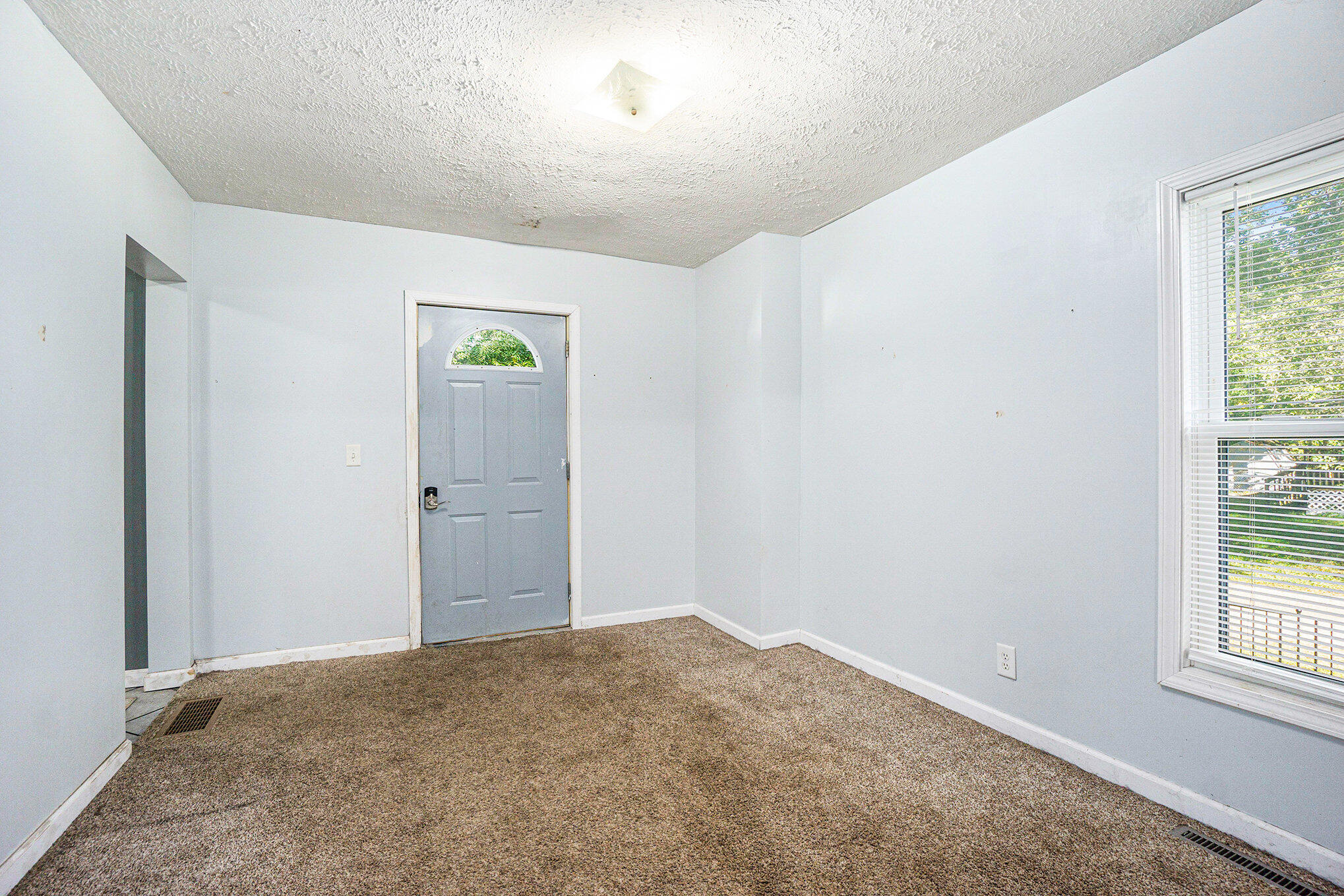 132 Middle Street Three Rivers, MI 49093 - Photo 7 of 17 007_file_24