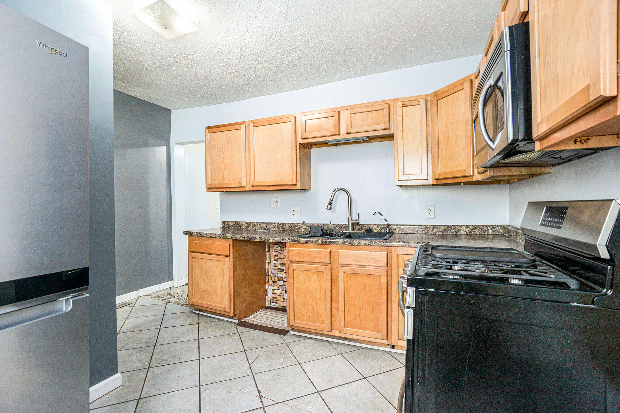 132 Middle Street Three Rivers, MI 49093 - Photo 8 of 17 008_file_798