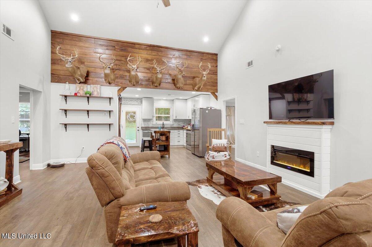25286 East Dubuisson Road Pass Christian, MS 39571 - Photo 5 of 26 Living Room