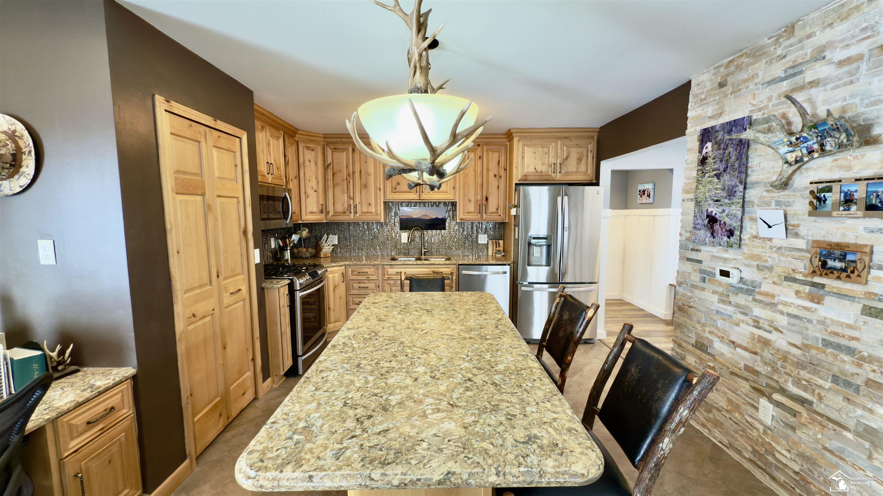 818 South Raisinville Road Monroe, MI 48161 - Photo 7 of 37