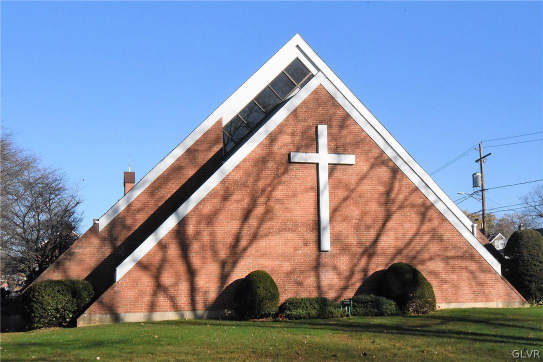 616 4th Bethlehem, PA 18015 - Photo 3 of 50 a view of outdoor space and yard