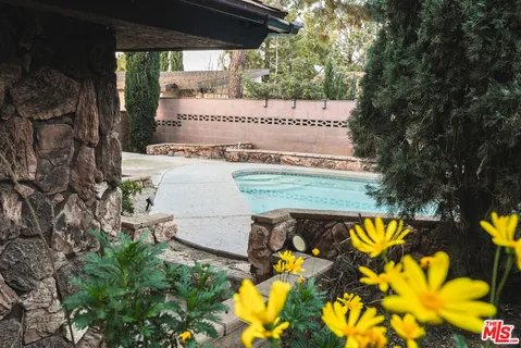 $619,000 | 42060 Parkmont Drive, Quartz Hill, CA 93536