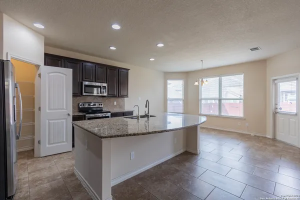 $2,400 | 400 Saddle Spur, Cibolo, TX 78108