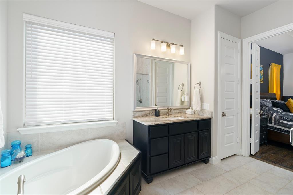 191 Daniel Drive Van Alstyne, TX 75495 - Photo 13 of 30 a bathroom with a tub sink and mirror