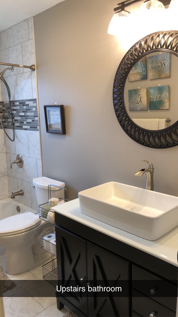 1940 Jericho Road Aurora, IL 60506 - Photo 12 of 29 a bathroom with a sink and a mirror