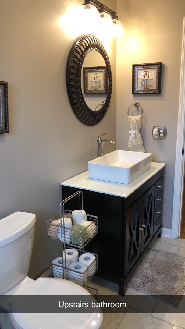 1940 Jericho Road Aurora, IL 60506 - Photo 13 of 29 a bathroom with a toilet a sink and a mirror