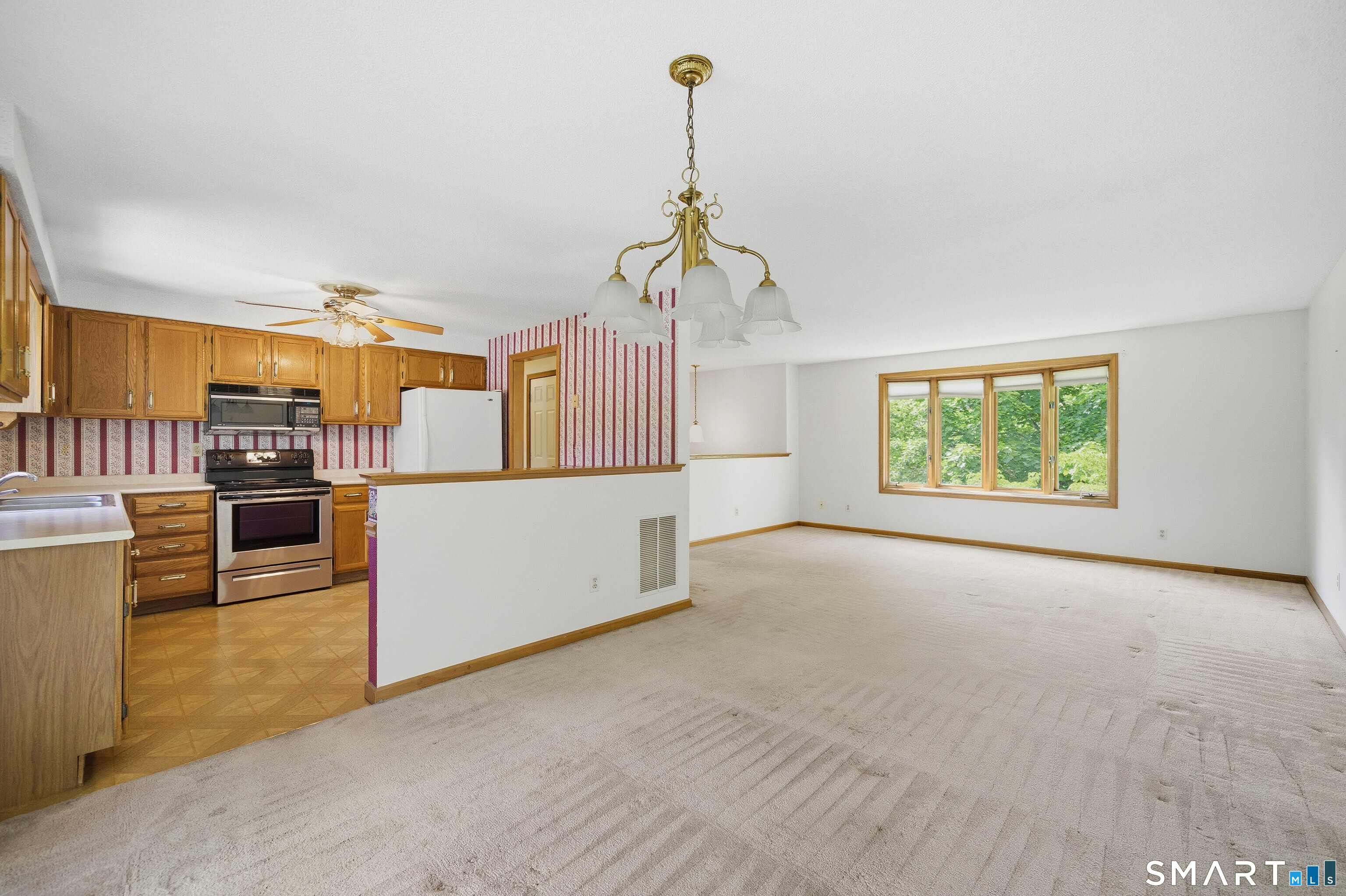 17 Spruceland Road Enfield, CT 06082 - Photo 14 of 40 Open floorpan