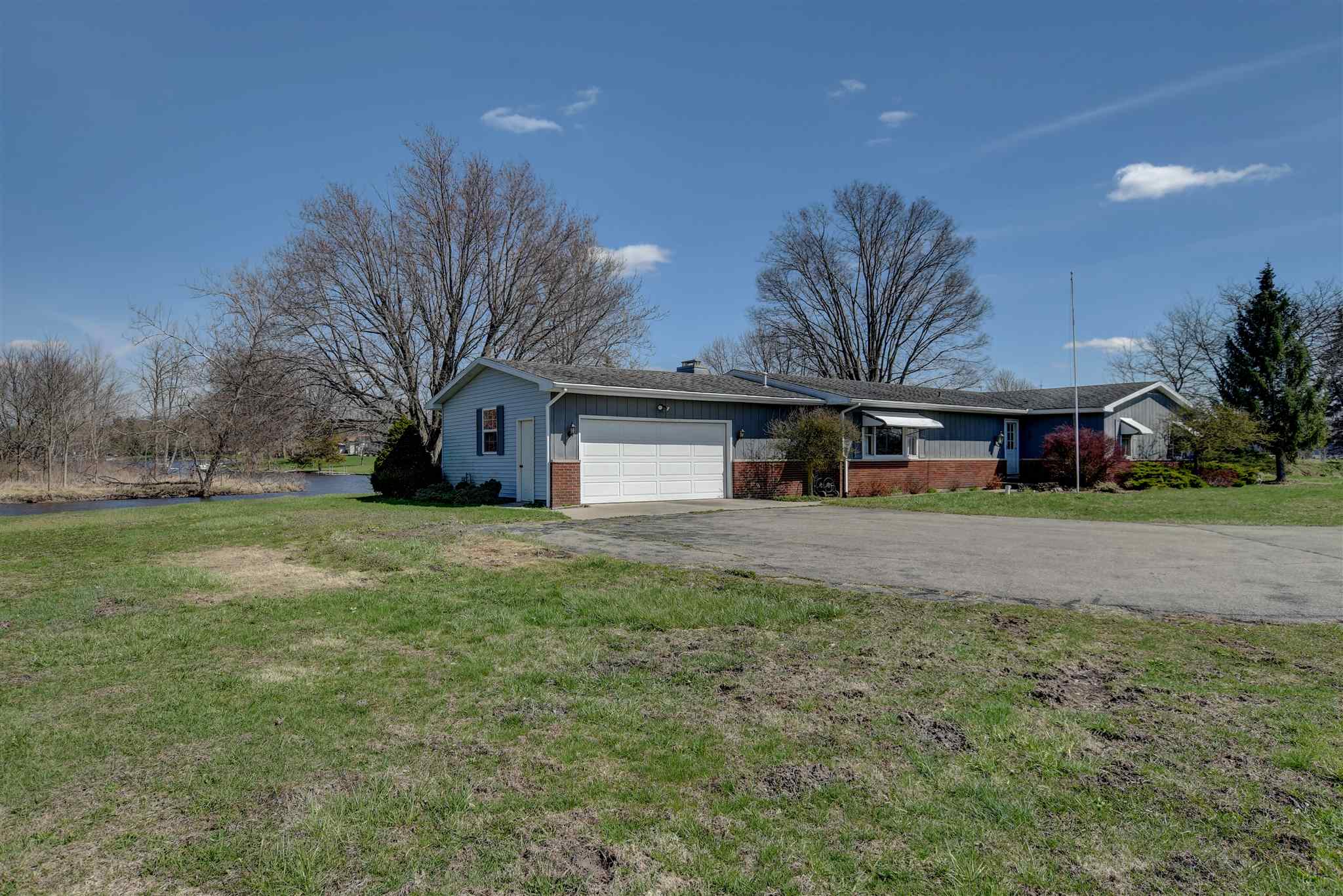 1206 Lima Road Kendallville, IN 46755 - Photo 2 of 32