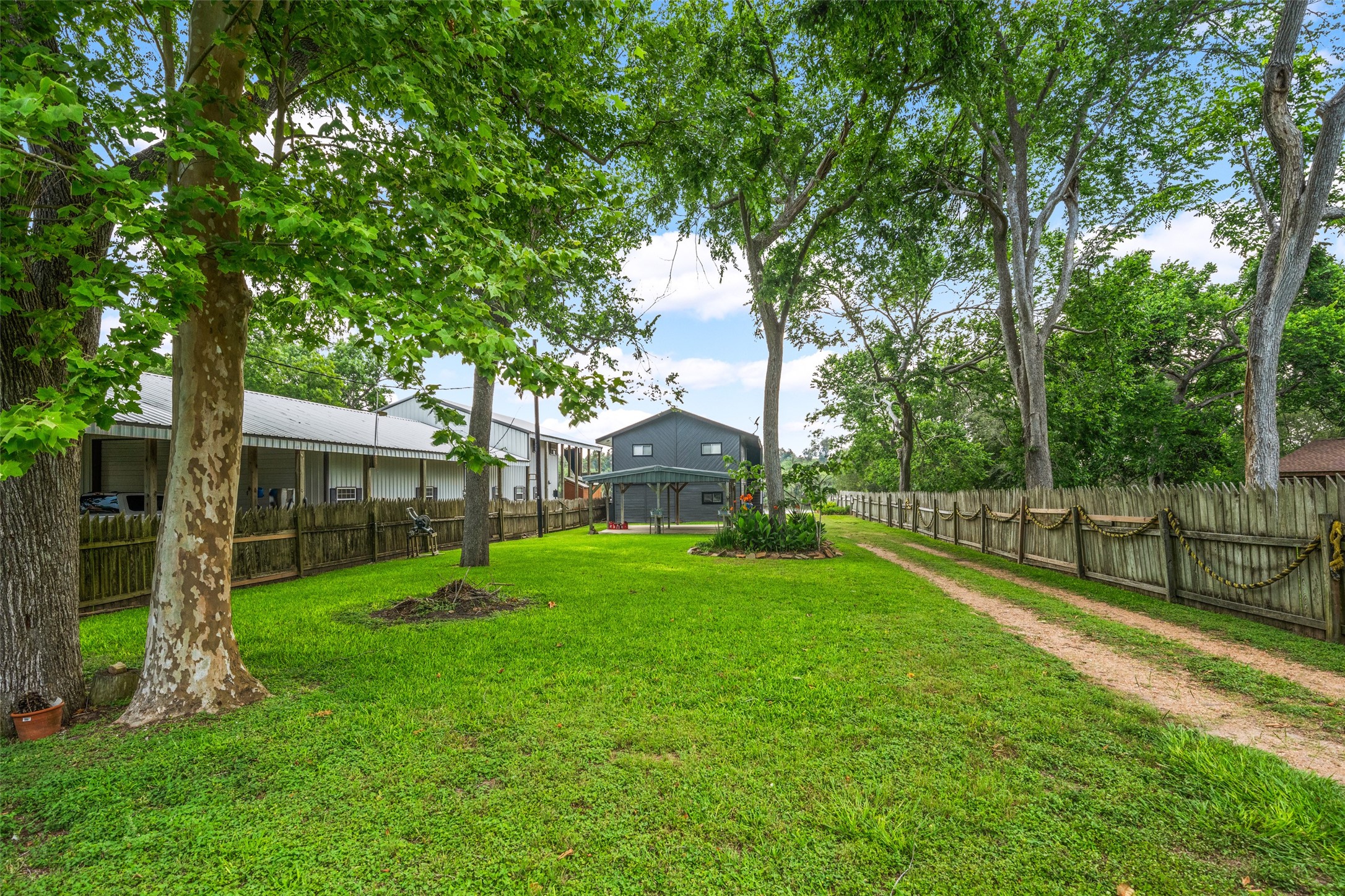 215 Selkirk Road Bay City, TX 77414 - Photo 2 of 36 a view of a back yard