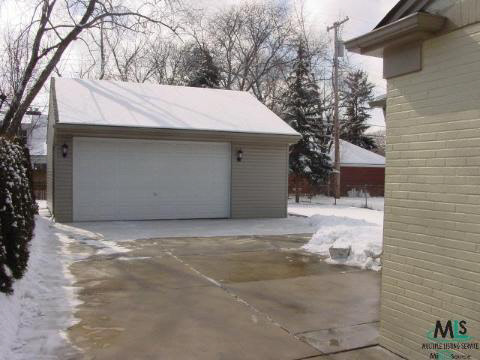 361 Ridgemont Road Grosse Pointe, MI 48236 - Photo 7 of 7 729377-6.JPG